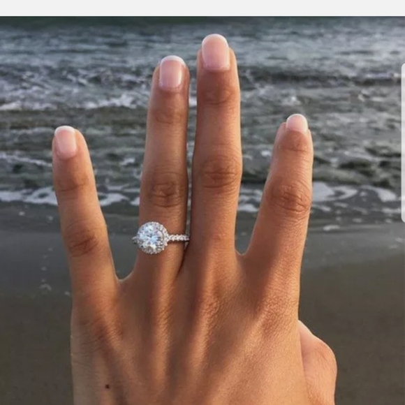 New 18k white gold Plated simulated diamond ring - Picture 4 of 4